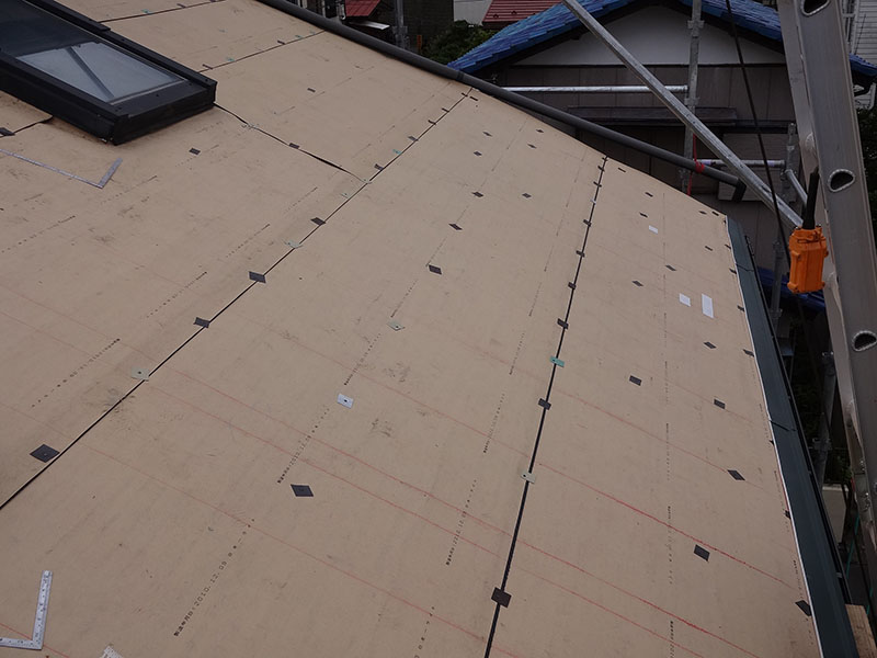 屋根カバー工法（横暖）施工の流れ